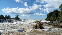 Videonauts backpacking Laos 4000 Islands waterfall