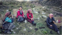 Videonauts backpacking Nepal Manaslu Circuit Gurung