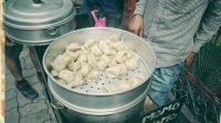 Videonauts backpacking Indien Dharamsala McLeod Ganj Momos streetfood