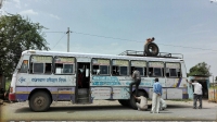 Videonauts backpacking Indien Rajasthan on a bus