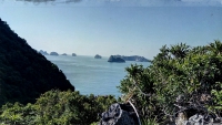 Videonauts backpacking Vietnam Halong Bay V