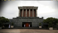 Videonauts backpacking Vietnam Hanoi Mausoleum