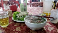 Videonauts backpacking Vietnam noddle soup