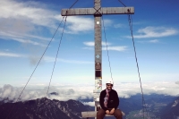 Videonauts Alpspitze Trekking Alpen Gipfelkreuz