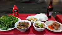 Videonauts backpacking Vietnam Hanoi street food