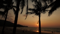 Videonauts Thailand Phuket Ko Phi Phi - Bier, sunset, Strand
